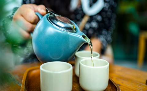 Green Tea vs. Black Tea: Understanding the Health and Flavor Differences