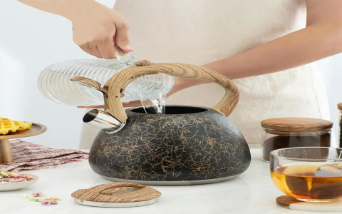 white tea kettles