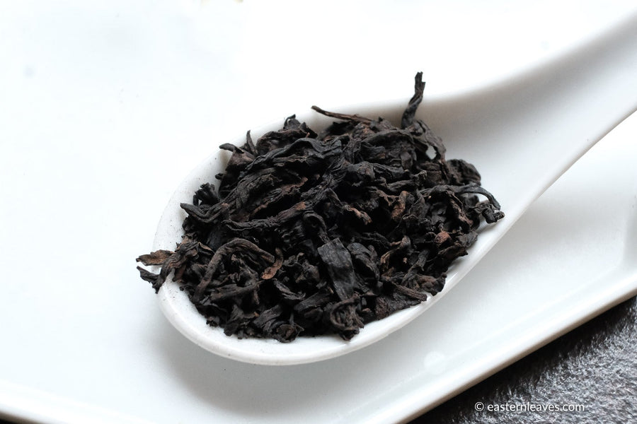 dark chinese tea made from fermented leaves