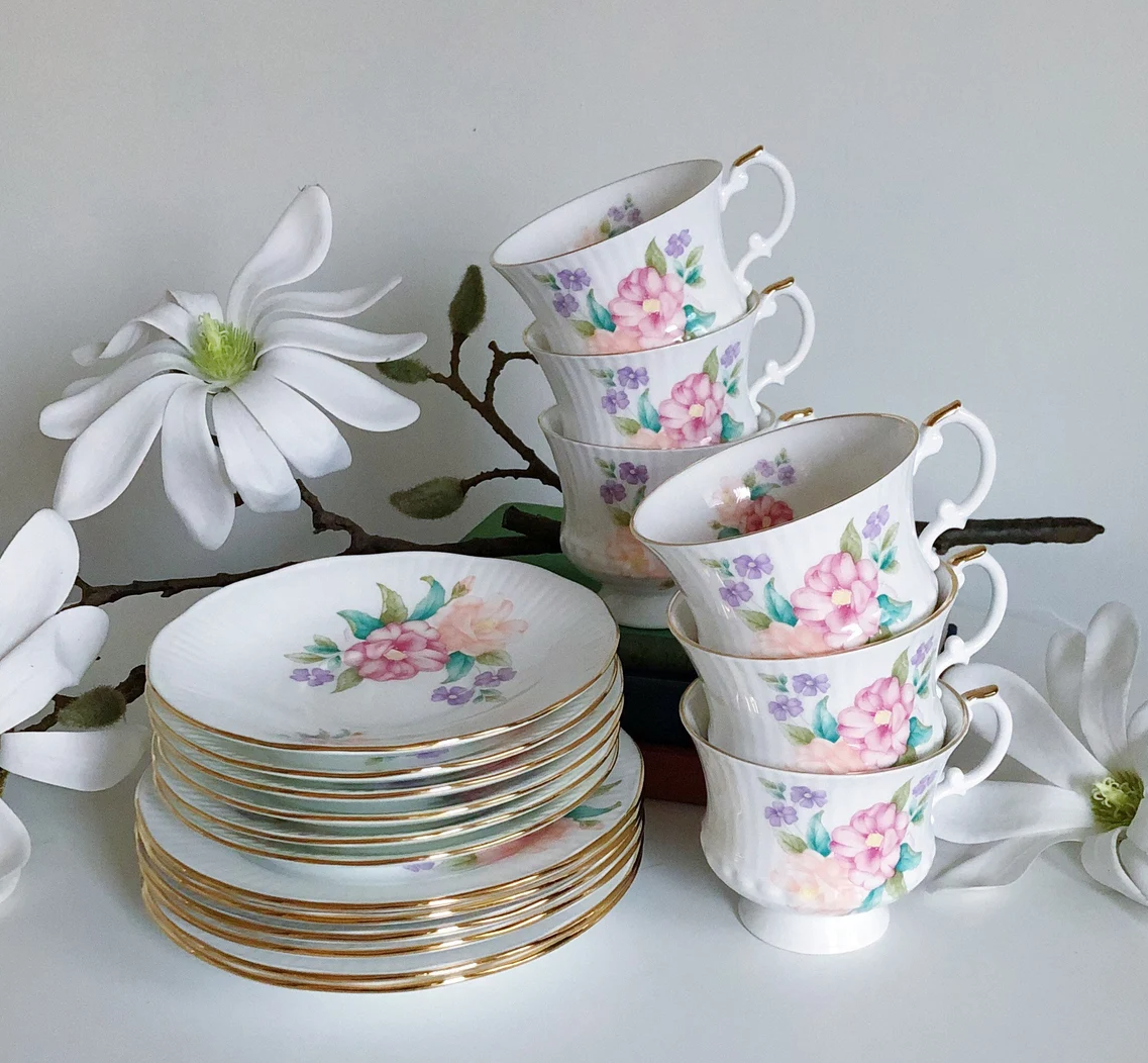 Find the Best Antique Tea Sets: Timeless Porcelain and Glass Creations