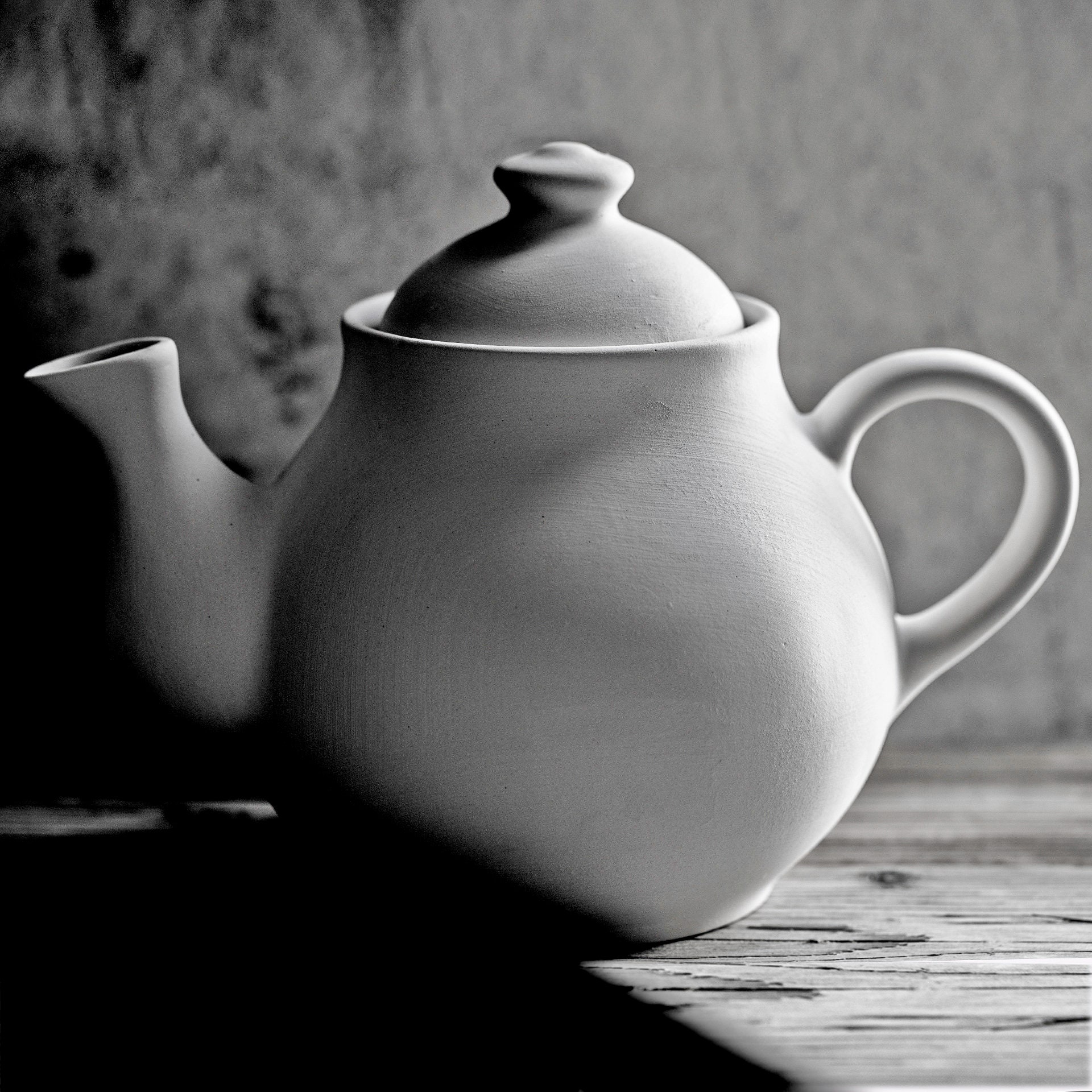 black and white tea pot