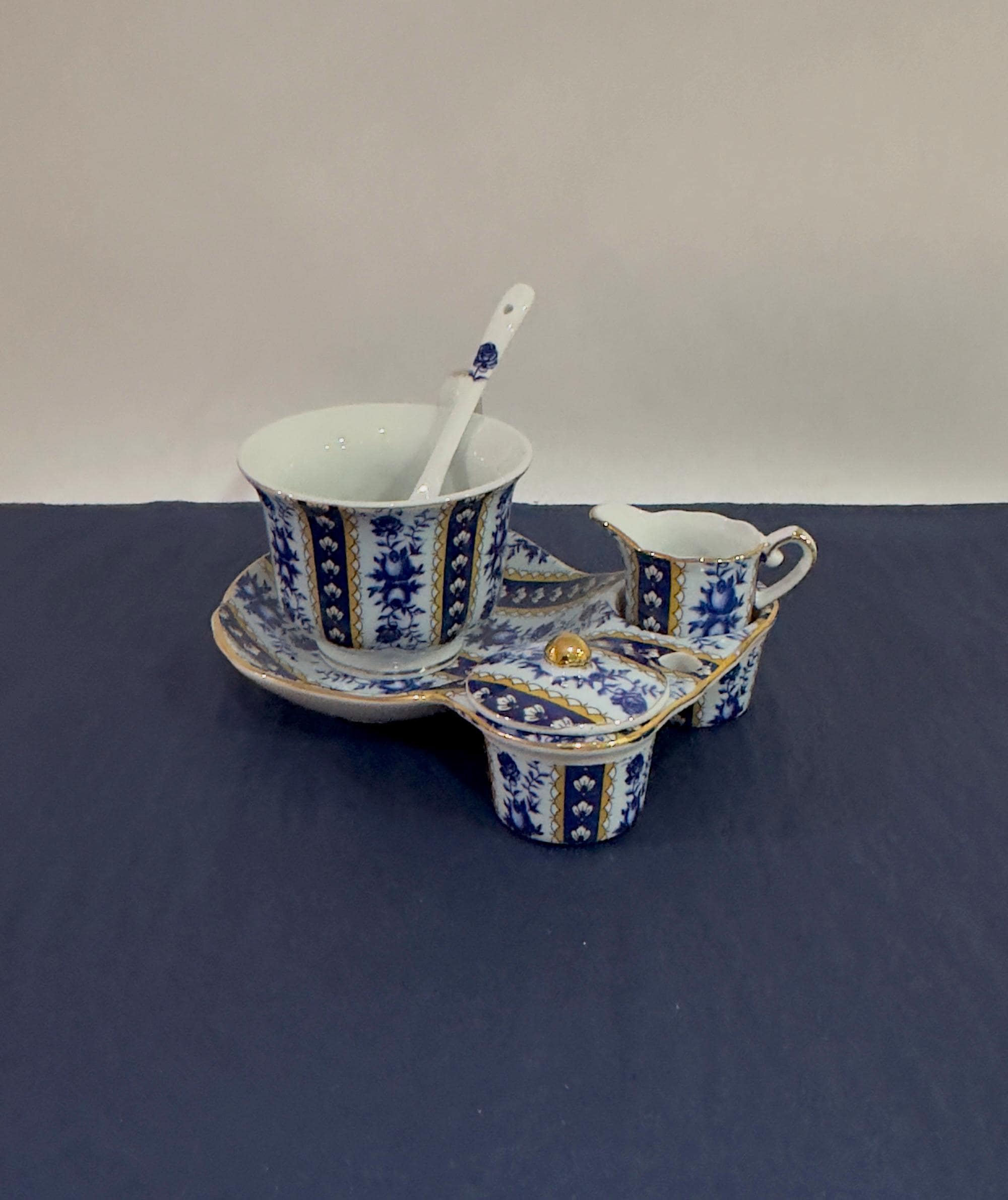 Find the Best Antique Tea Sets: Timeless Porcelain and Glass Creations