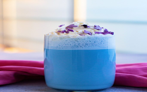 what does butterfly pea tea taste like