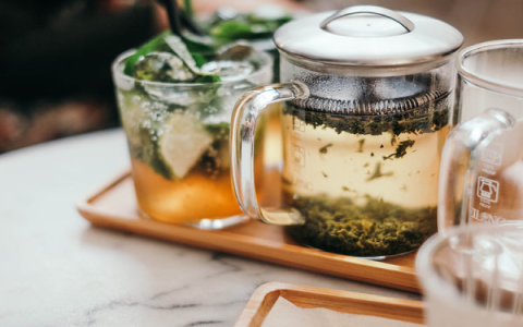 loose leaf tea preparation