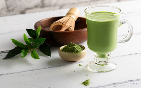 green tea and milk