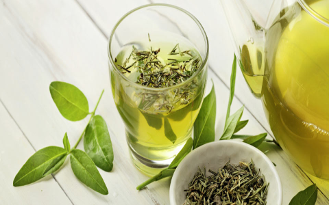 Green Tea vs Black Tea: What Sets Them Apart in Flavor, Health, and Caffeine?