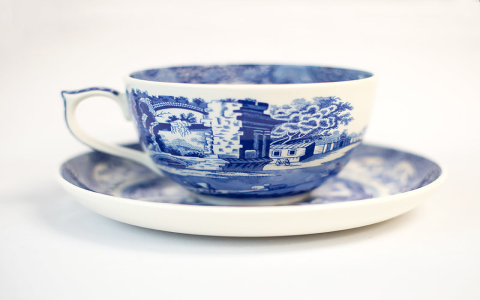 blue and white tea cups
