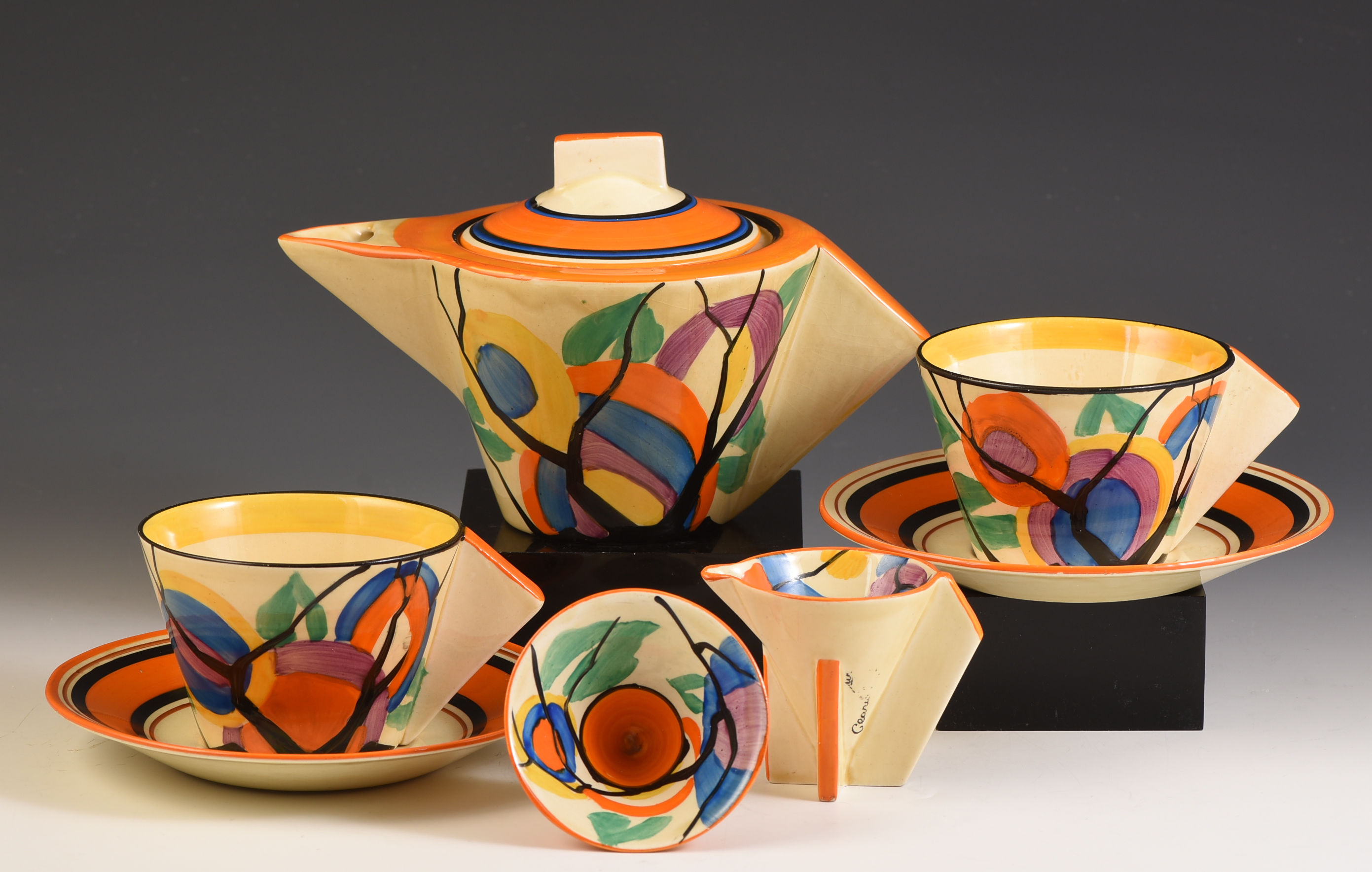 Vintage Clarice Cliff Tea Set: Explore Iconic Patterns and Timeless Beauty
