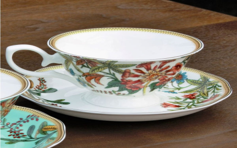 Discover Exquisite Tea Sets from China: Fine Bone China & Porcelain Collections