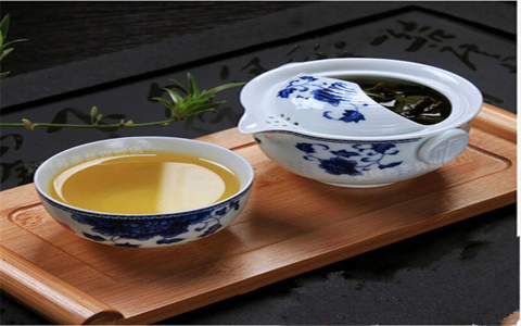 blue and white tea kettle
