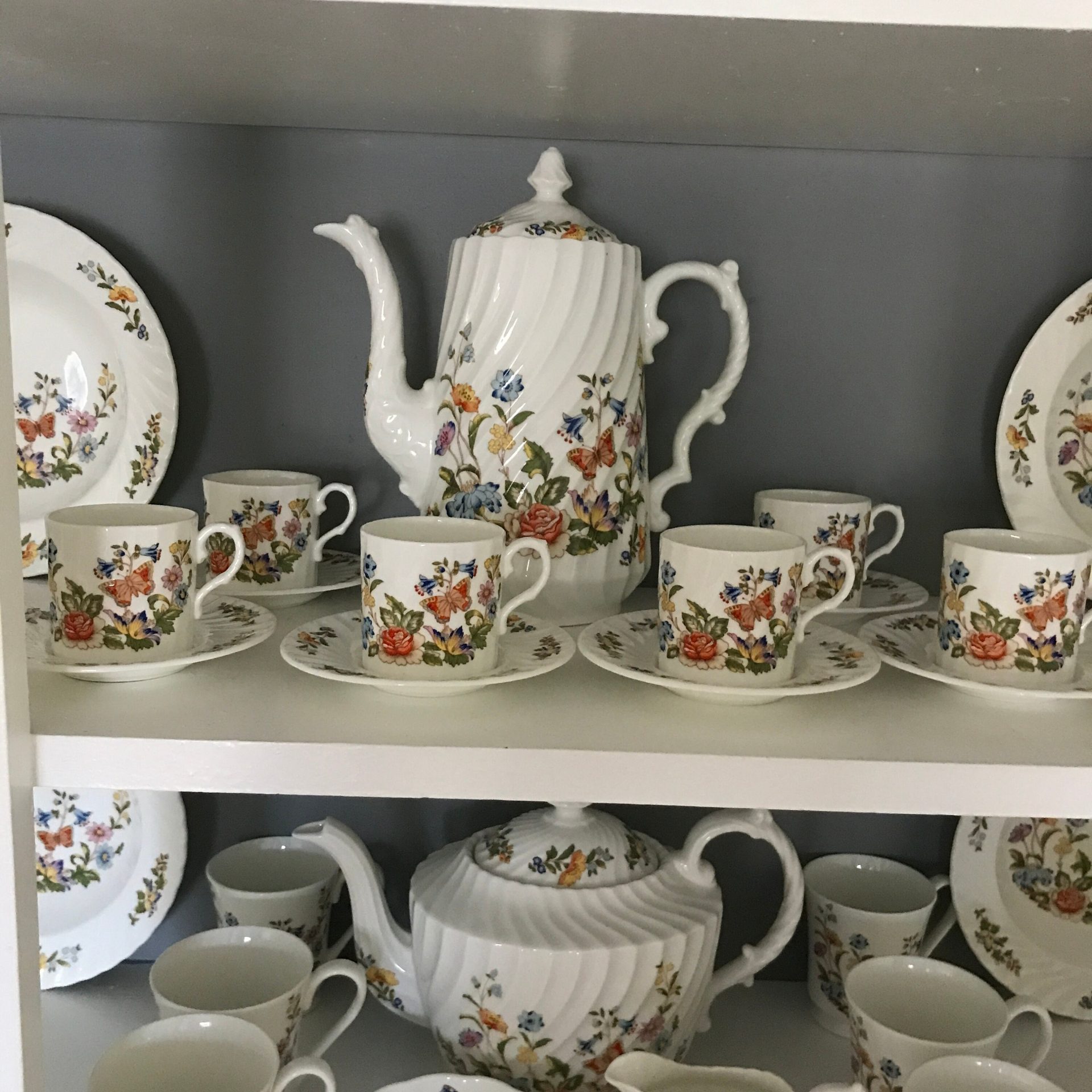 Aynsley Tea Sets: Fine Bone China & Collectible Pieces