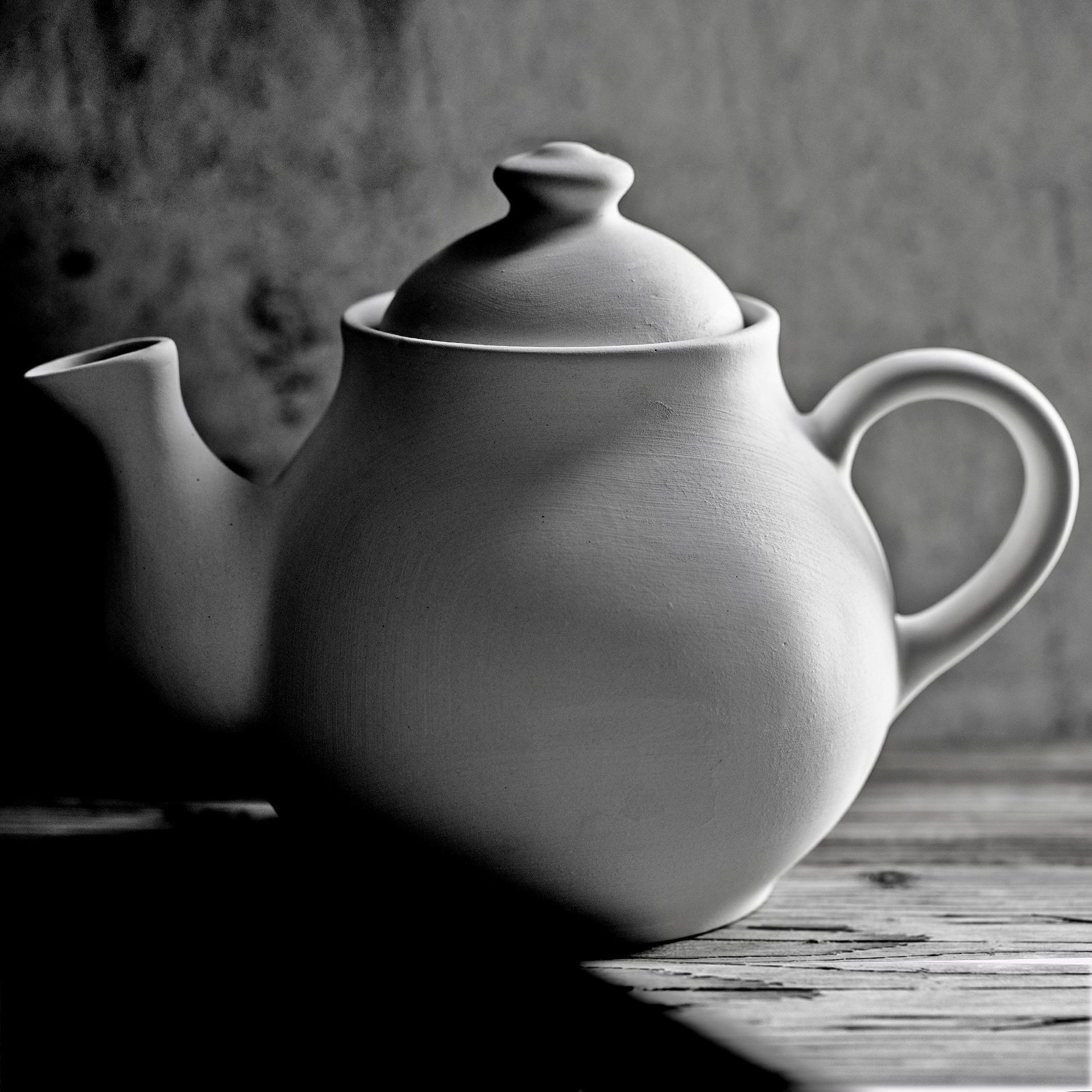 tea pot black and white