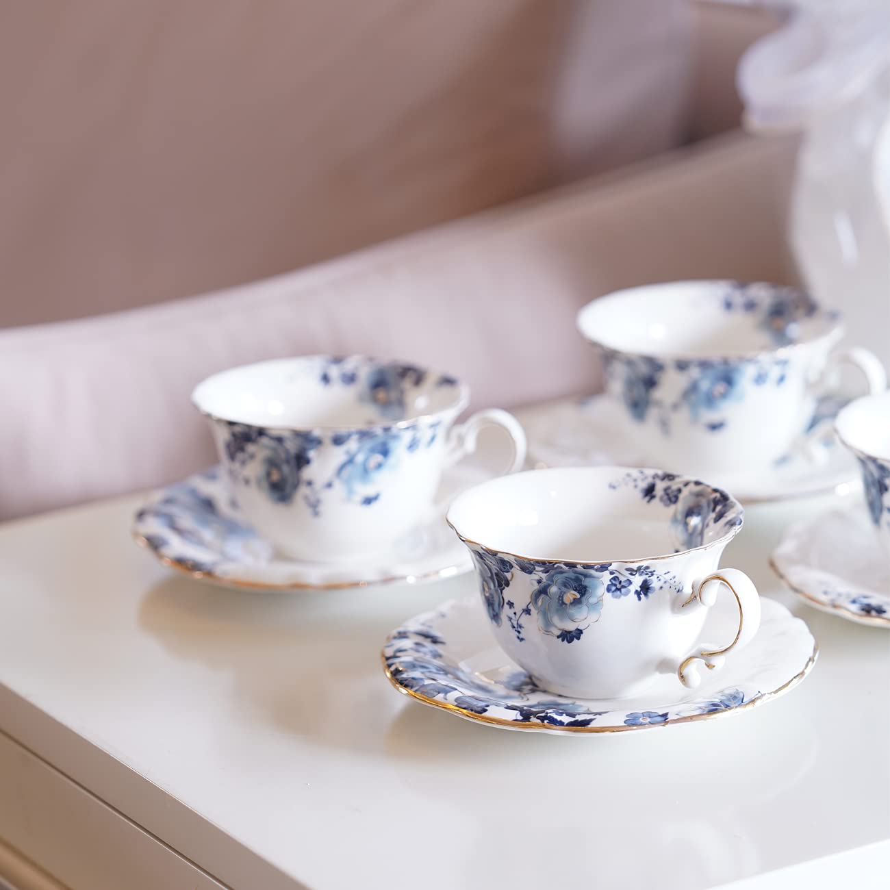 tea cups blue and white
