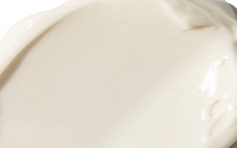 Discover Fresh Black Tea Advanced Age Renewal Cream for Radiance