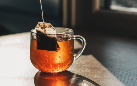 Iced Black Tea Benefits: Why You Should Drink It (Stay Healthy and Hydrated)