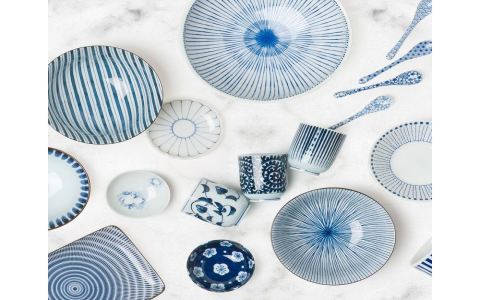 tea cups blue and white