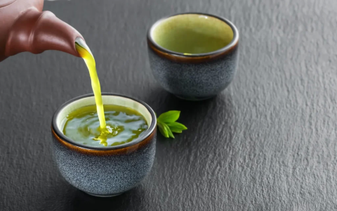 does drinking green tea stain your teeth