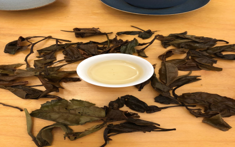 white tea with honey