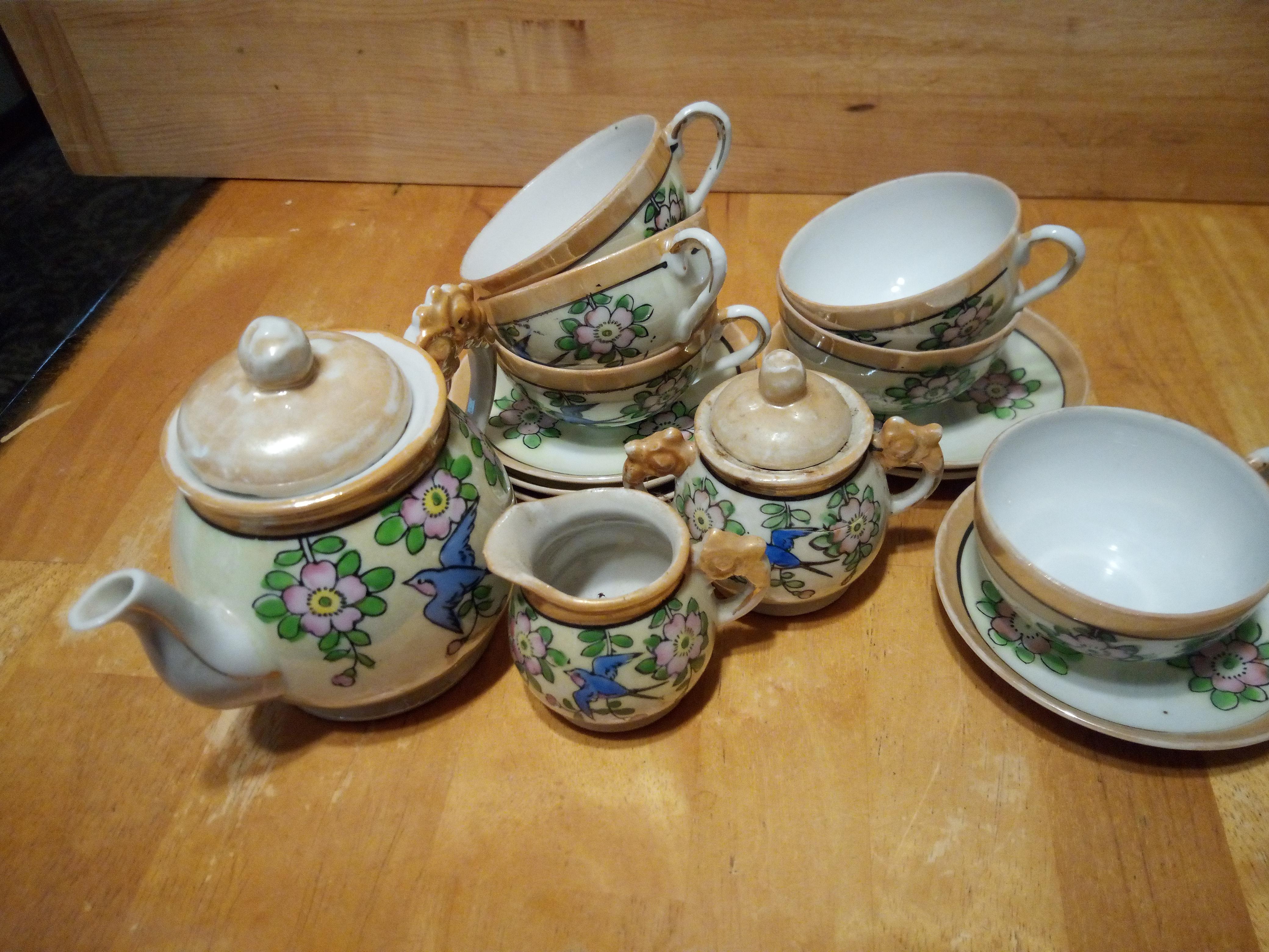 Looking for Antique Childs Tea Sets? Tips for Buying and Collecting