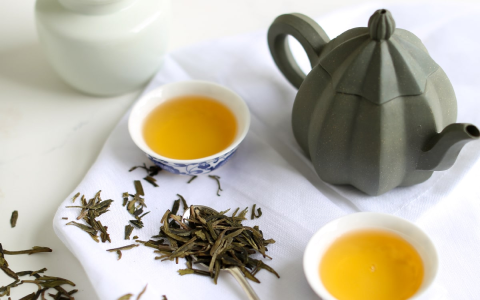 why does green tea sink to bottom of cup