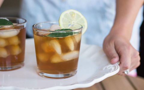 What is black Chinese tea? Discover the different types and benefits of this popular drink!