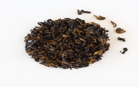 What is black tea oil? Discover its amazing benefits and uses now!