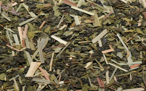 green tea with herbs