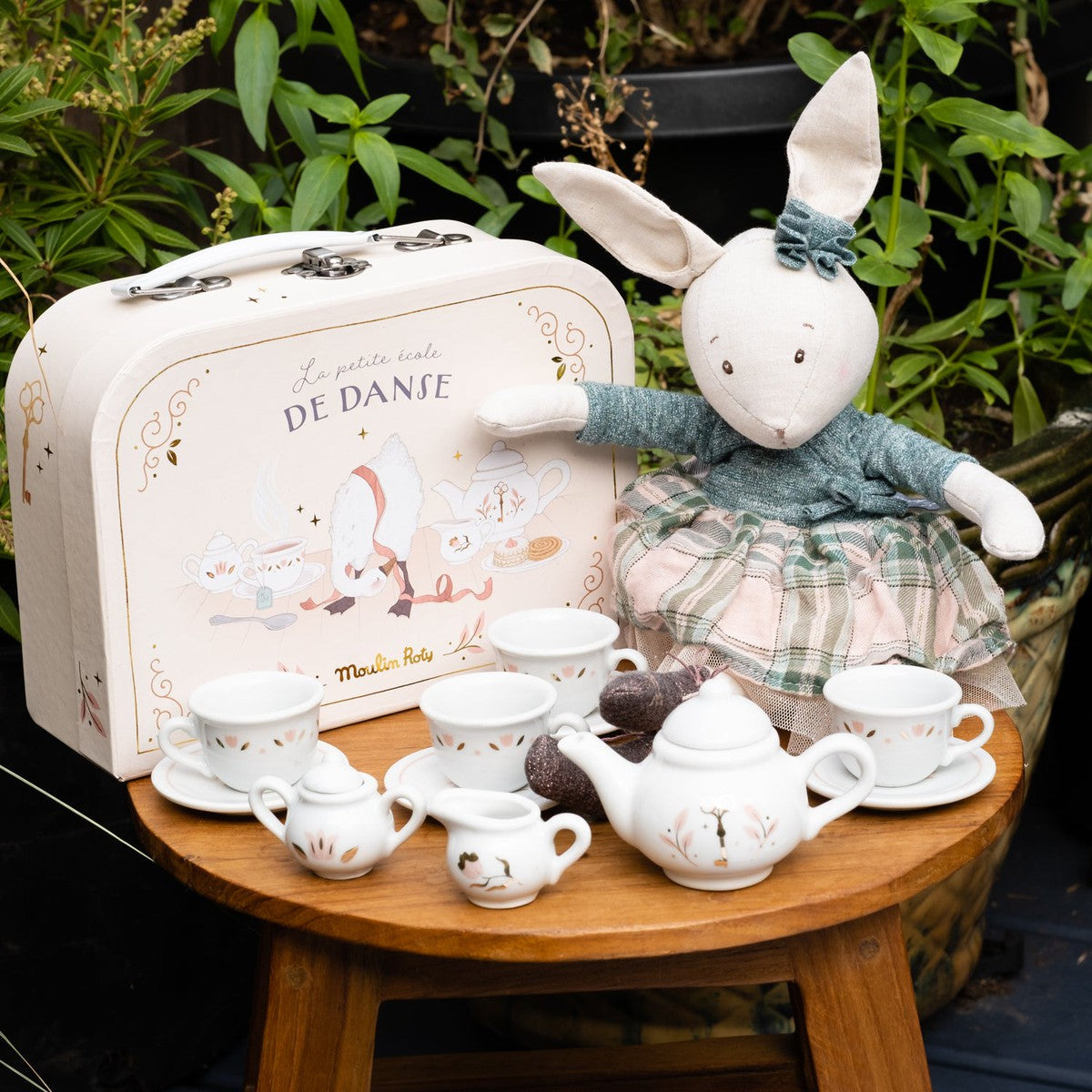 Kids Love this! Moulin Roty Tea Set Review & Play.