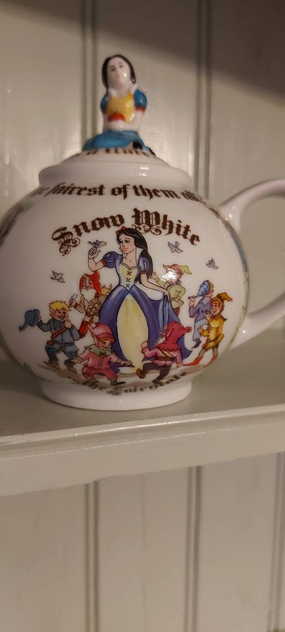snow white tea pot