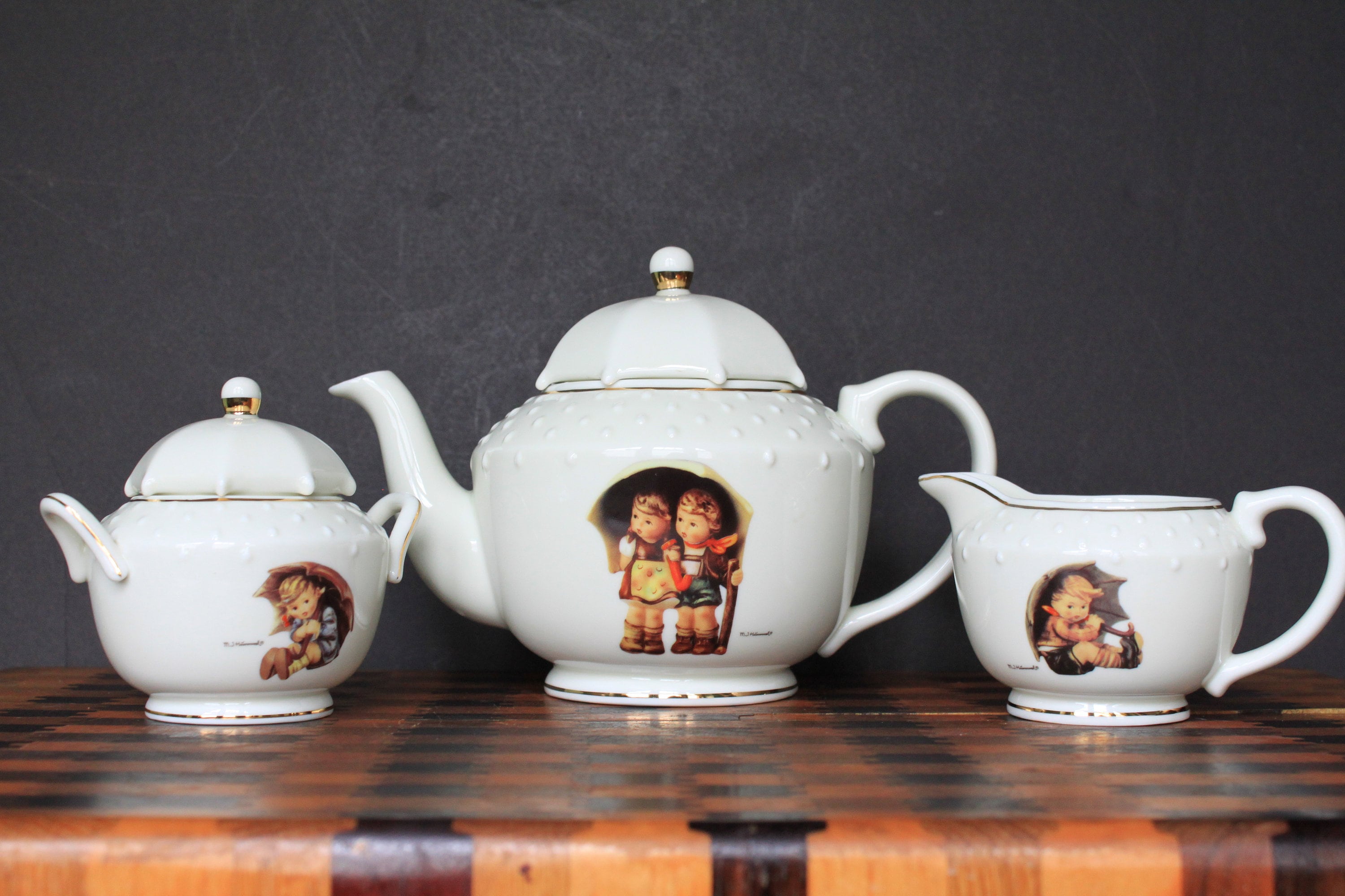 Vintage hummel tea set? Collectors Guide & Price Check.
