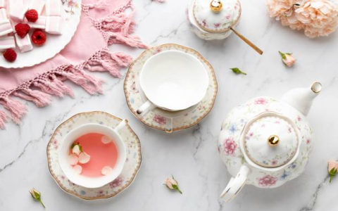 Bee Tea Set for Kids & Adults (Fun Tea Party Sets)