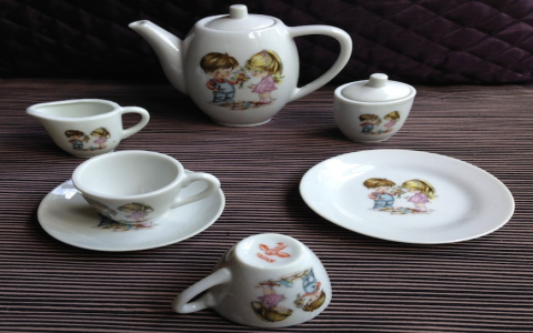 Schylling Tea Set Review & Where to Buy (Top-Rated Childrens Tea Sets)