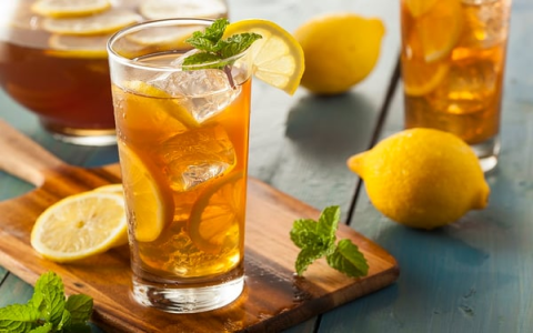 Can You Mix Green Tea and Black Tea? Benefits & Taste!